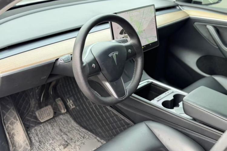 Used Tesla Model Y 2021 Long-Range All-Wheel-Drive Version 3D7 Interior 4