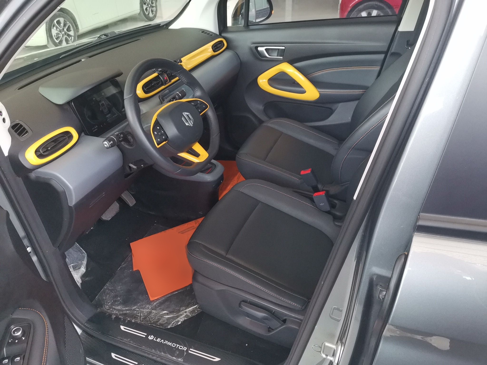 المقاعد الأمامية داخل السيارة