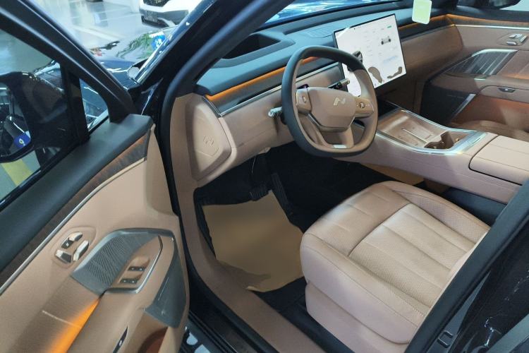 Used ONVO Luxeed L90 2025 Model—Max Six-Seater Version
