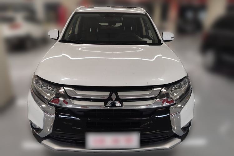 Used Mitsubishi Outlander 2016 2.4L 4x4 Elite Edition 7-Seater Front