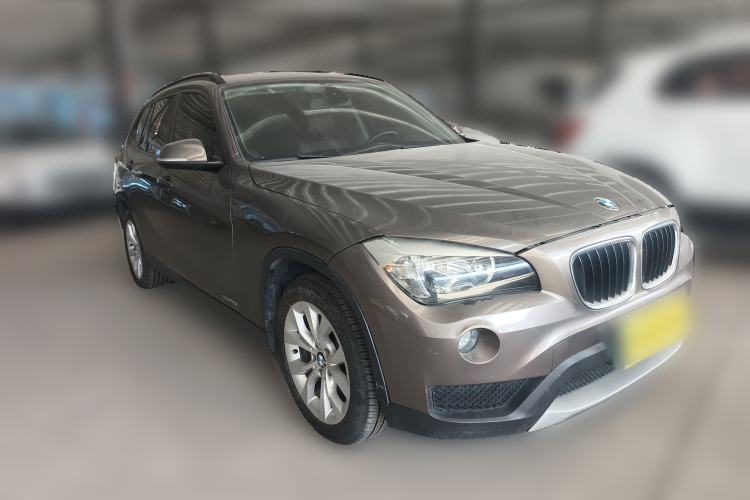 Used BMW X1 2013 sDrive18i Fashion Model Front Right 45 Deg