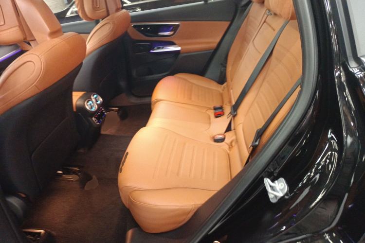 Used Mercedes-Benz GLC 2023 Facelift GLC 260 L 4MATIC Luxury Version 5 Seats
