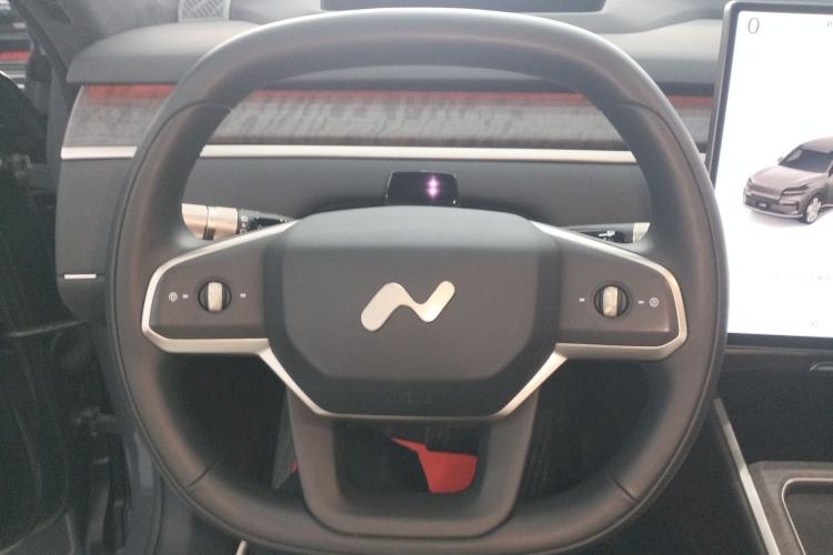 Used ONVO Luxeed L90 2025 Model—Max Six-Seater Version Steering Wheel