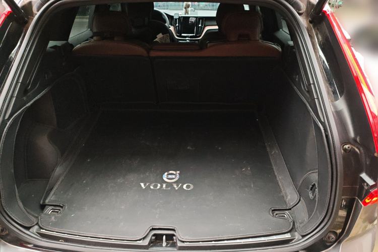 Used Volvo XC60 2023 B5 4x4 Smart Luxury Edition Trunk