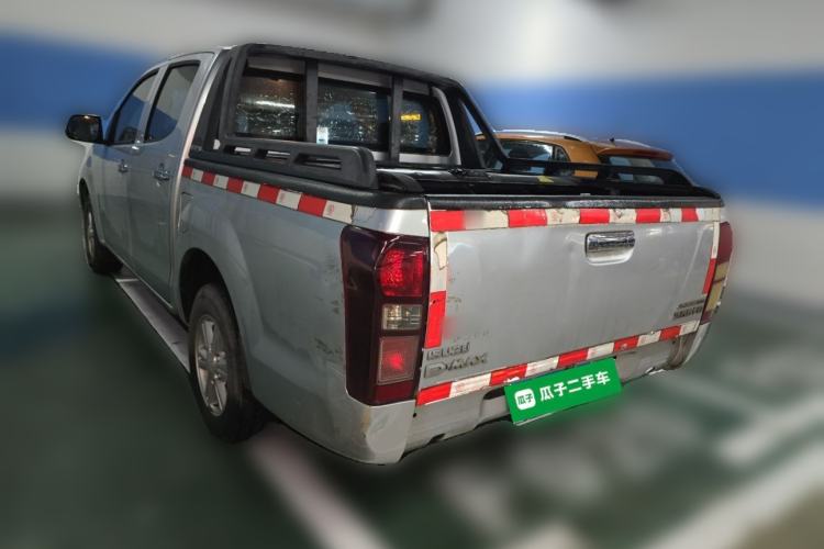 Used Isuzu D-MAX 2015 2.5T Two-Wheel Drive Manual Base Version 4JK1
