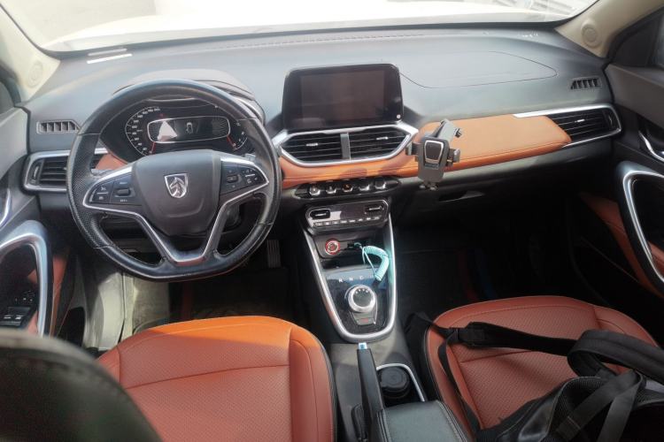Used Baojun 510 2017 1.5L Automatic Luxury Model Center Console