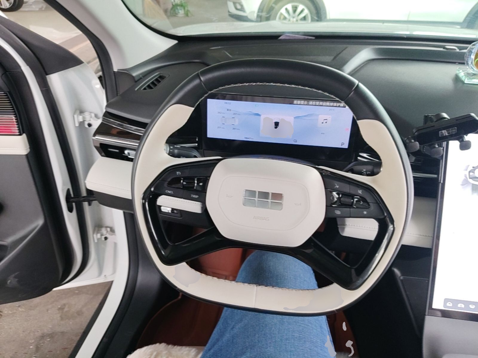Geely Galaxy L6 2023 125km MAX — снимка 13