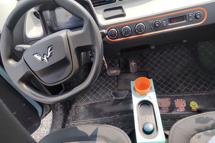 Used Wuling Hongguang MINIEV 2020 Lite Version Lithium Iron Phosphate Center Console