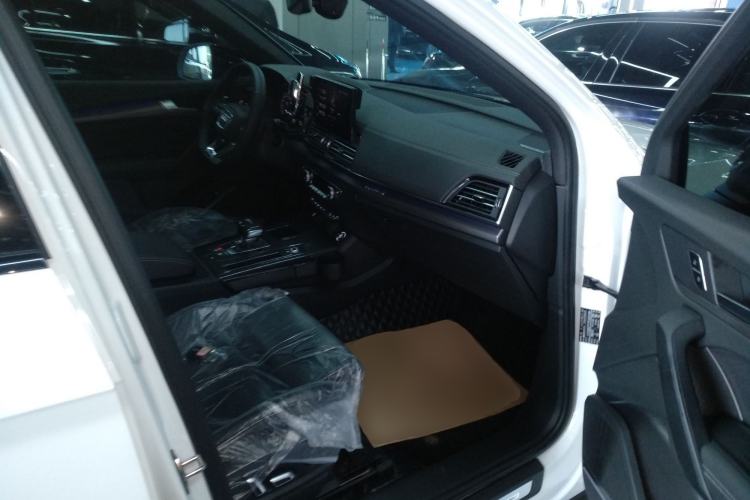 Used Audi Q5L 2024 45 TFSI Luxury Dynamic Model Right Front Seat