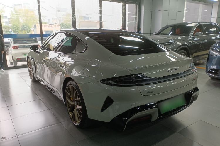 Used Xiaomi Auto SU7 2024 Four-Wheel Drive Ultra-Long Range Advanced Intelligent Driving Max Edition