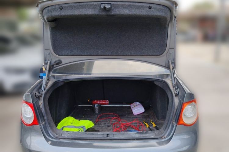 Used Volkswagen Sagitar 2010 1.4 TSI Automatic Luxury Model Trunk