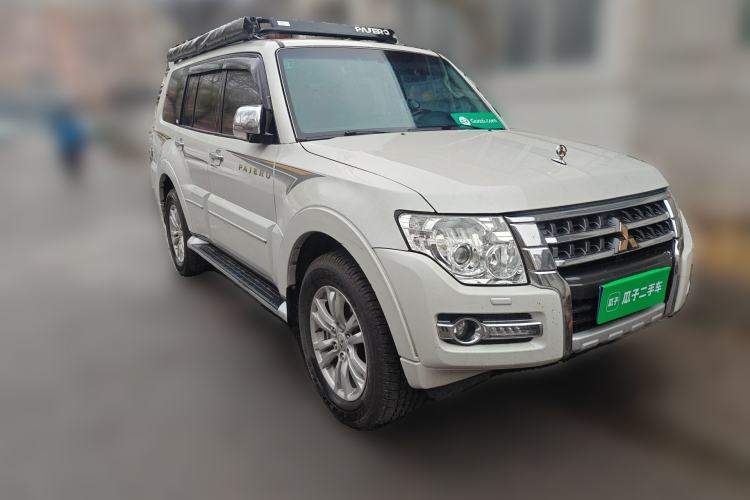 Used Mitsubishi Pajero  Front Right 45 Deg