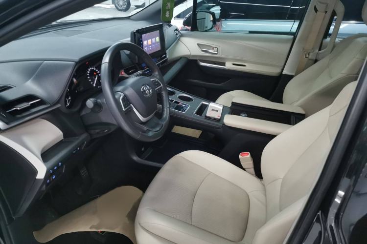 Used Toyota Sienna 2021 2.5L Hybrid Luxury Edition
