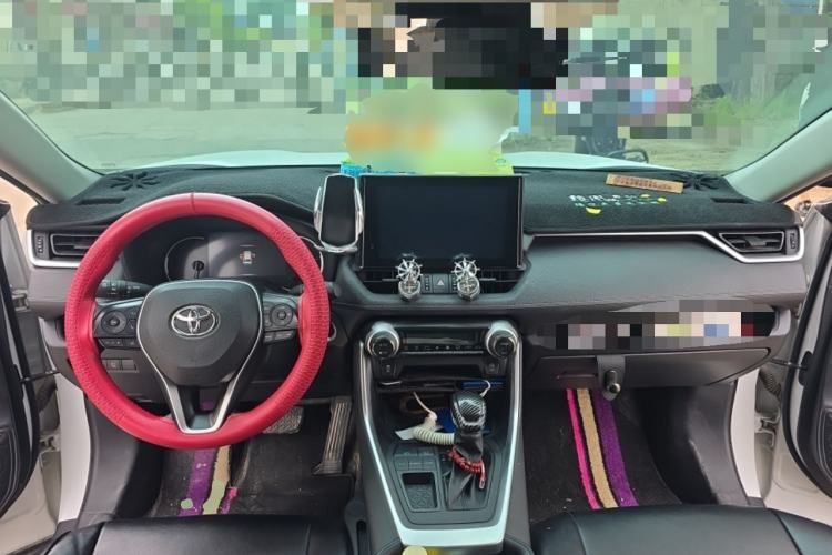 Used Toyota RAV4 2022 2.0L CVT Two-Wheel Drive Fashion Edition Center Console