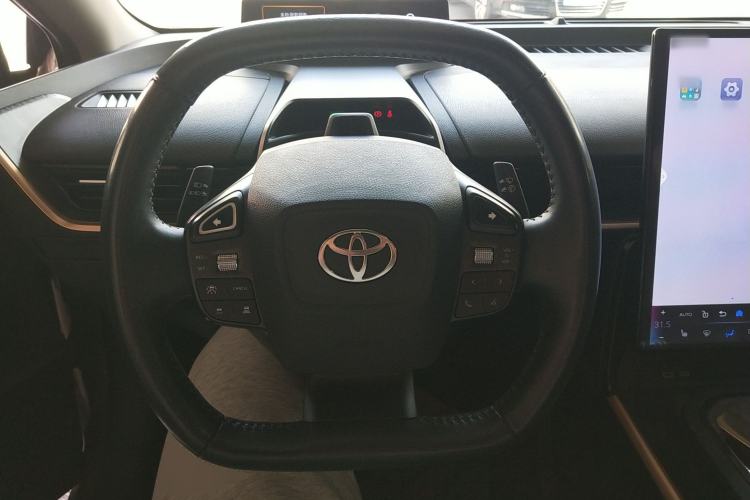 Used Toyota bZ3 2023 616 km Long-Range Premium Steering Wheel