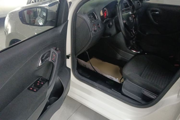 Used Volkswagen Polo 2016 1.6L Automatic Comfort Model Driver Seat