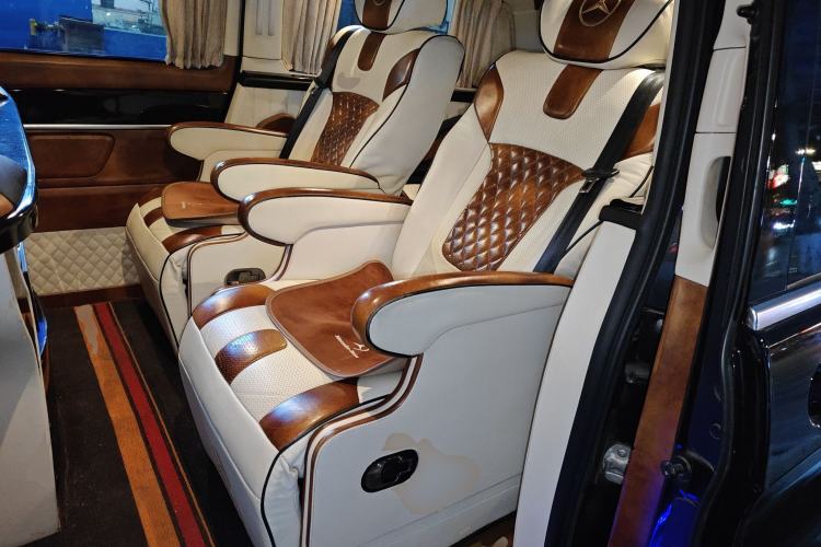 Used Xinkai V-Class 2017 Zhunyue V 260 L High-Roof Model Left Rear Seat