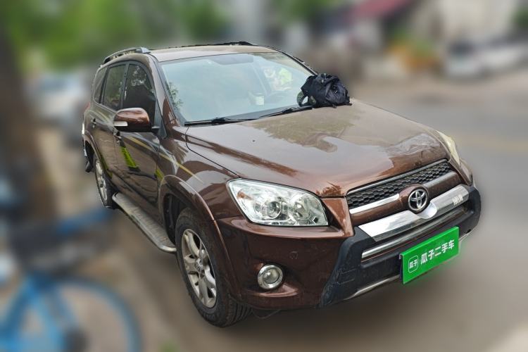 Used Toyota RAV4 2011 2.0L Automatic Luxury Edition Front Right 45 Deg