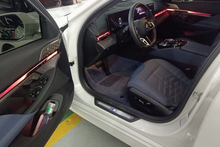 Used BMW 5 Series 2024 530Li Luxury Edition M Sport Package Driver Seat