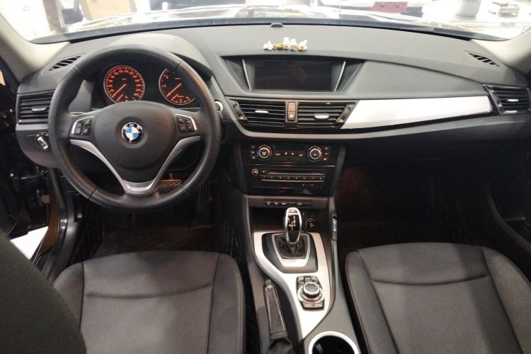 Used BMW X1 2014 sDrive18i Leading Model Center Console