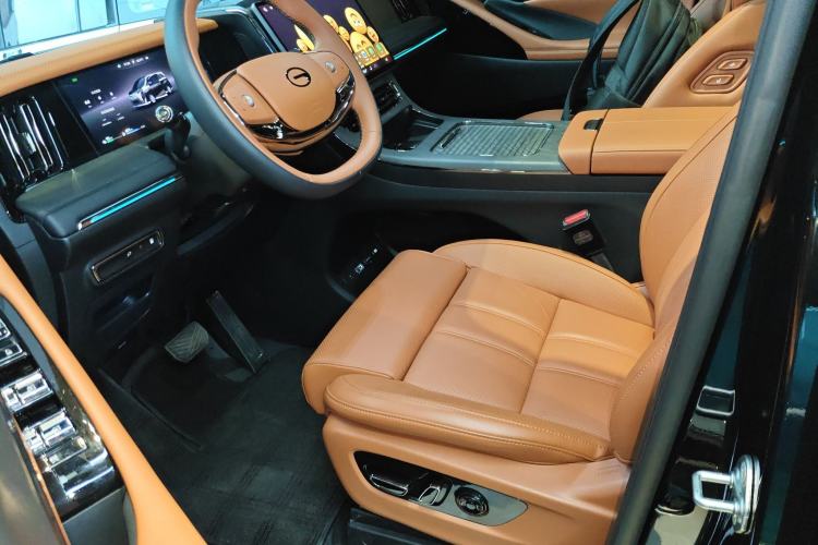 Used GAC Trumpchi Xiangwang M8 2025 Kunkun Series Ultra First-Class Cabin
