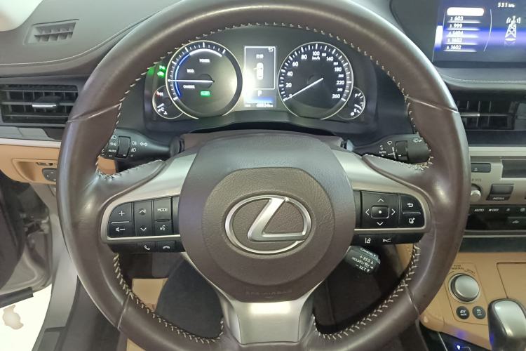Used Lexus ES 2015 300h Comfort Edition
