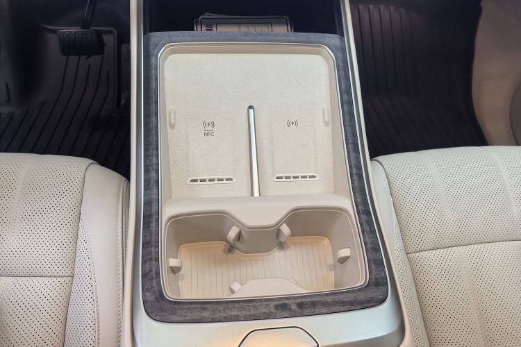 Used ONVO Luxeed L90 2025 Model—Ultra Six-Seater Version