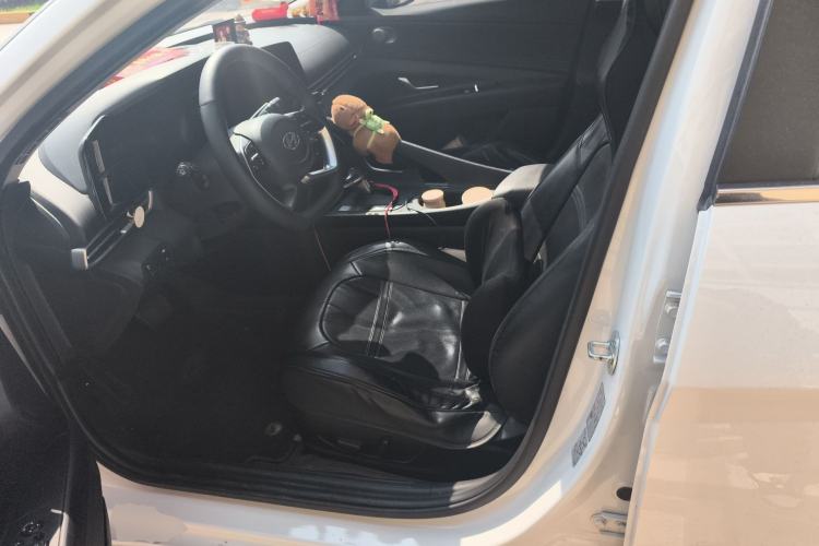 Used Hyundai Elantra 2022 1.5L CVT LUX Prestige Edition
