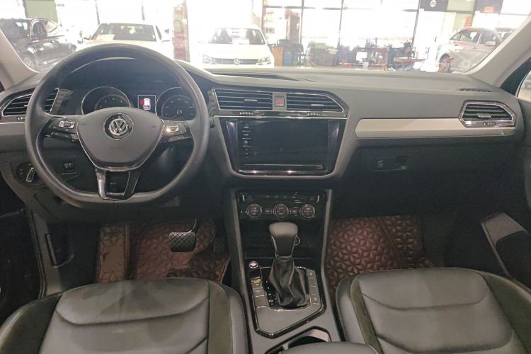 Used Volkswagen Tiguan L 2020 330TSI Automatic Two-Wheel Drive Panoramic Comfort Edition China VI Standard Interior 3