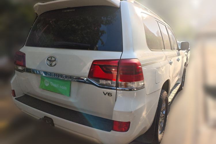 Used Toyota Land Cruiser 2018 4.0 Iron-Wheel Refrigerator Basic Version with No Electric Base Middle East Market