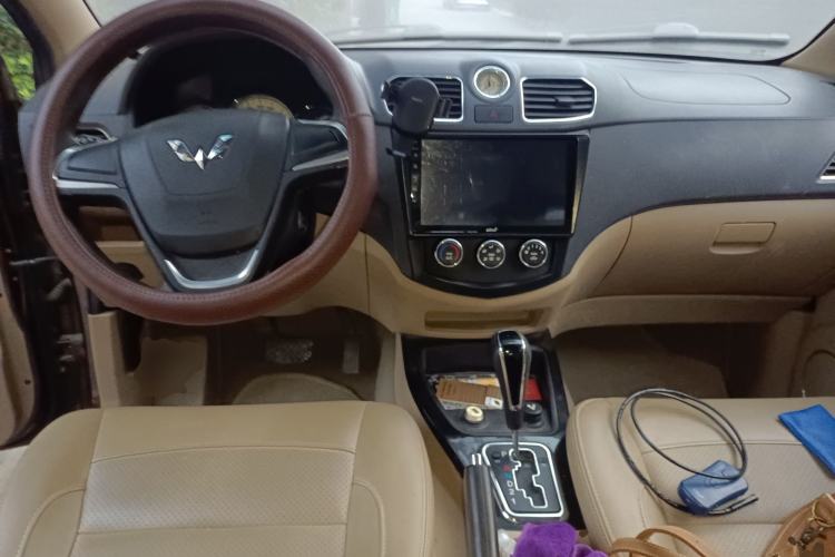 Used Wuling Hongguang 2014 1.5L S Automatic Comfort Edition
