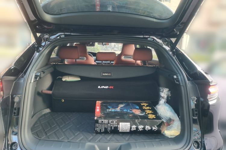 Used Changan UNI-K 2024 2.0T Two-Wheel Drive Enjoyment Version
