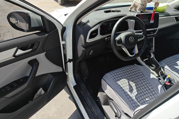 Used Volkswagen T-ROC 2023 280TSI DSG Two-Wheel Drive Time Edition Interior 3