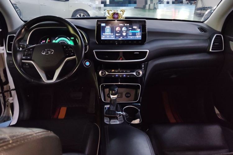Used Hyundai Tucson 2020 280TGDi Two-Wheel-Drive GLS Fashion Edition China VI Standard Center Console