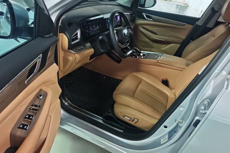 Used Landian E5 2023 1.5L DE-i 110 km Flagship Model 5 Seats
