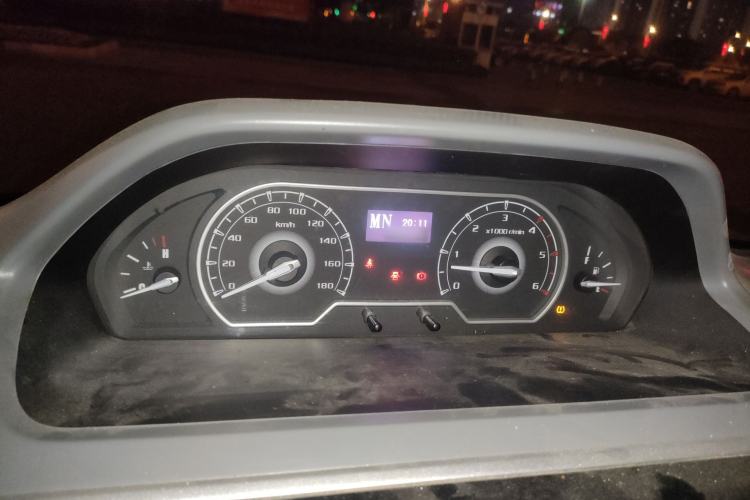 Used SAIC MAXUS Xintu V80 2023 2.0T AMT Classic Aoyuntong Short Wheelbase Mid-Roof 5/6-Seater Instrument Cluster