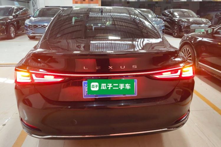 Used Lexus ES 2025 300h Deluxe Edition Rear