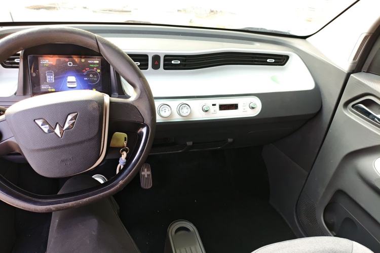 Used Wuling Hongguang MINIEV 2021 Macaron Premium Model – Lithium Iron Phosphate Center Console