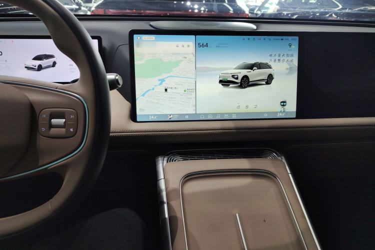 Used XPeng G9 2025 625 Long-Range Max Center Console