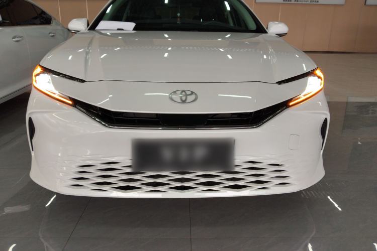 Used Toyota Camry 2024 Dual-Motor 2.0 HGVP Luxury Edition
