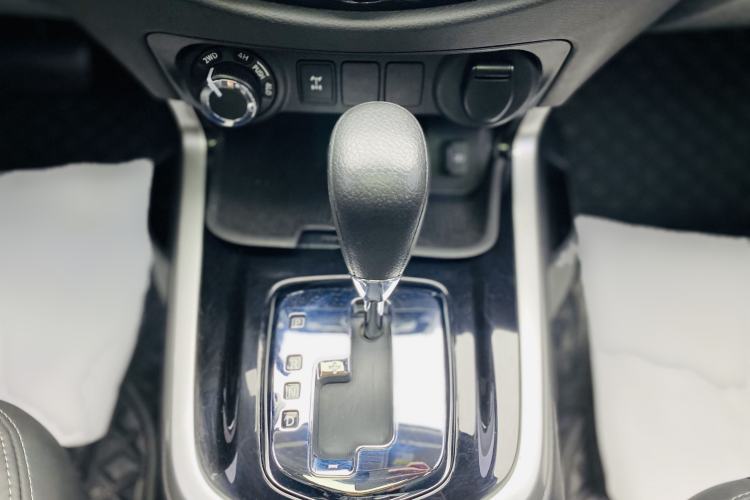 Used Nissan Terra 2020 2.5L XL Upper 4WD Automatic Four-Wheel Drive Luxury Edition Interior 7