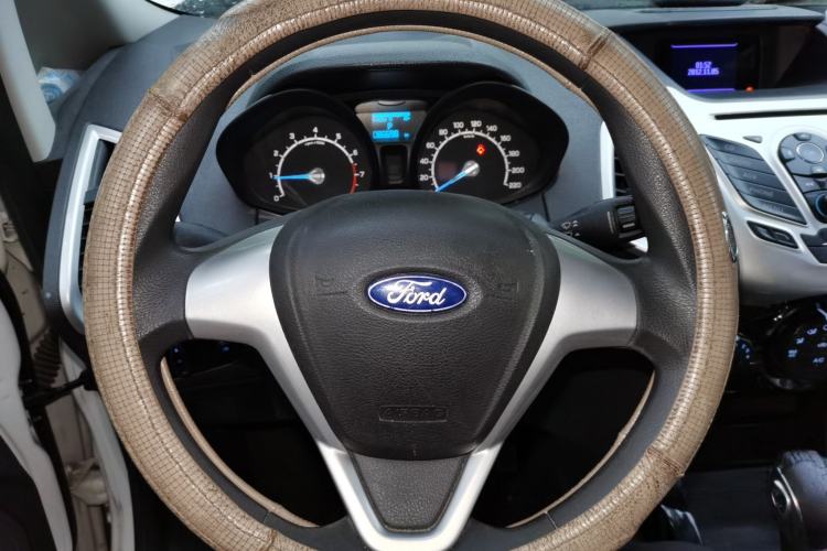 Used Ford EcoSport 2013 1.5L Automatic Fashion Model Steering Wheel