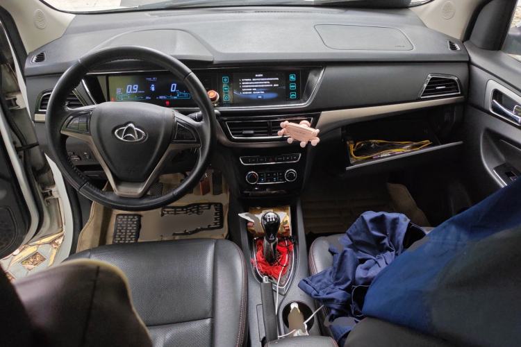 Used CHANGAN KAICHENG Oushang A600 2016 1.5L Manual Luxury 7-Seater Center Console