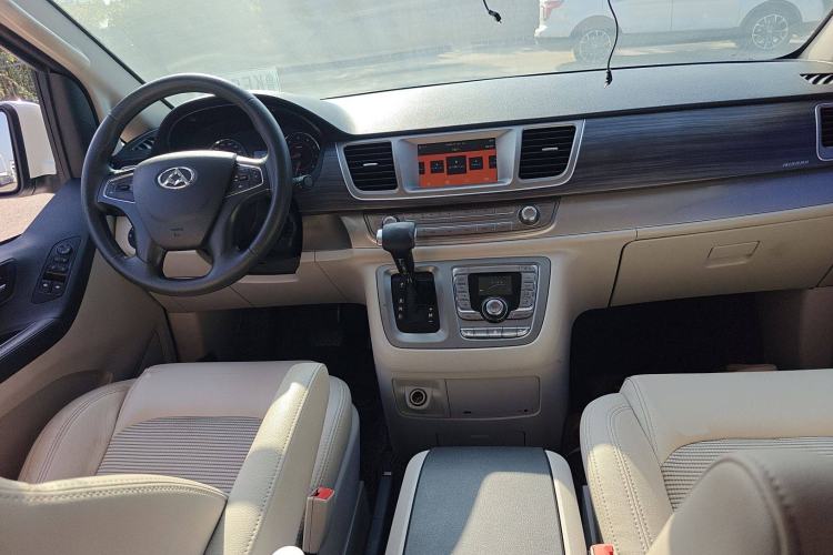 Used SAIC MAXUS G10 2018 PLUS 2.0T Automatic Smart Edition Interior 2