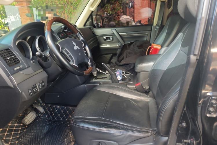 Used Mitsubishi Pajero 2016 3.0L Automatic Prestige Version China V Standard