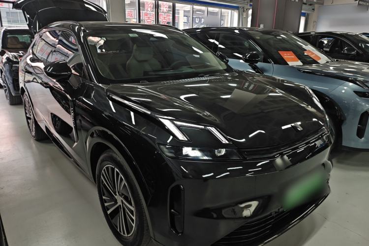 Used Lynk & Co 08 EM-P 2023 245km Ultra-Long Range Halo Front Right 45 Deg