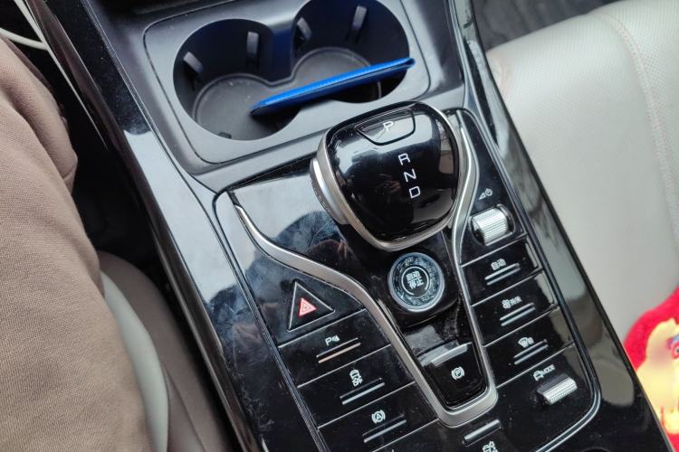 Used BYD Qin PLUS 2024 HONOR Edition DM-i 55KM Leading Model Gear Lever