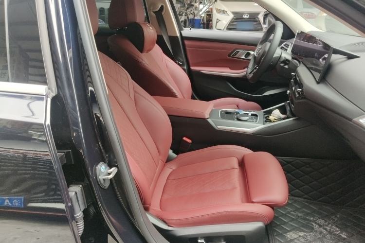 Used BMW i3 2025 eDrive 35 L Right Front Seat