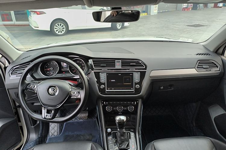 Used Volkswagen Tiguan L 2017 330TSI Automatic Two-Wheel Drive Luxury Edition Center Console