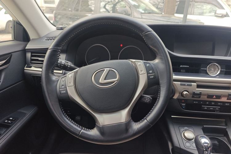Used Lexus ES 2014 300h Elite Edition